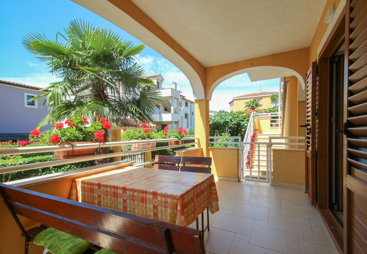 Alenka Orange Apartment Новиград Екстериор снимка